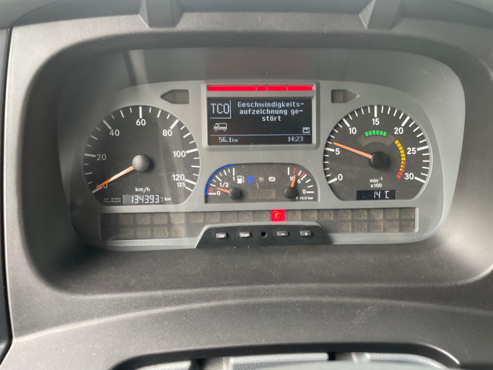 Fahrzeugabbildung Mercedes-Benz Atego 822 Pritsche Plane KRAN PALFINGER 3,3T