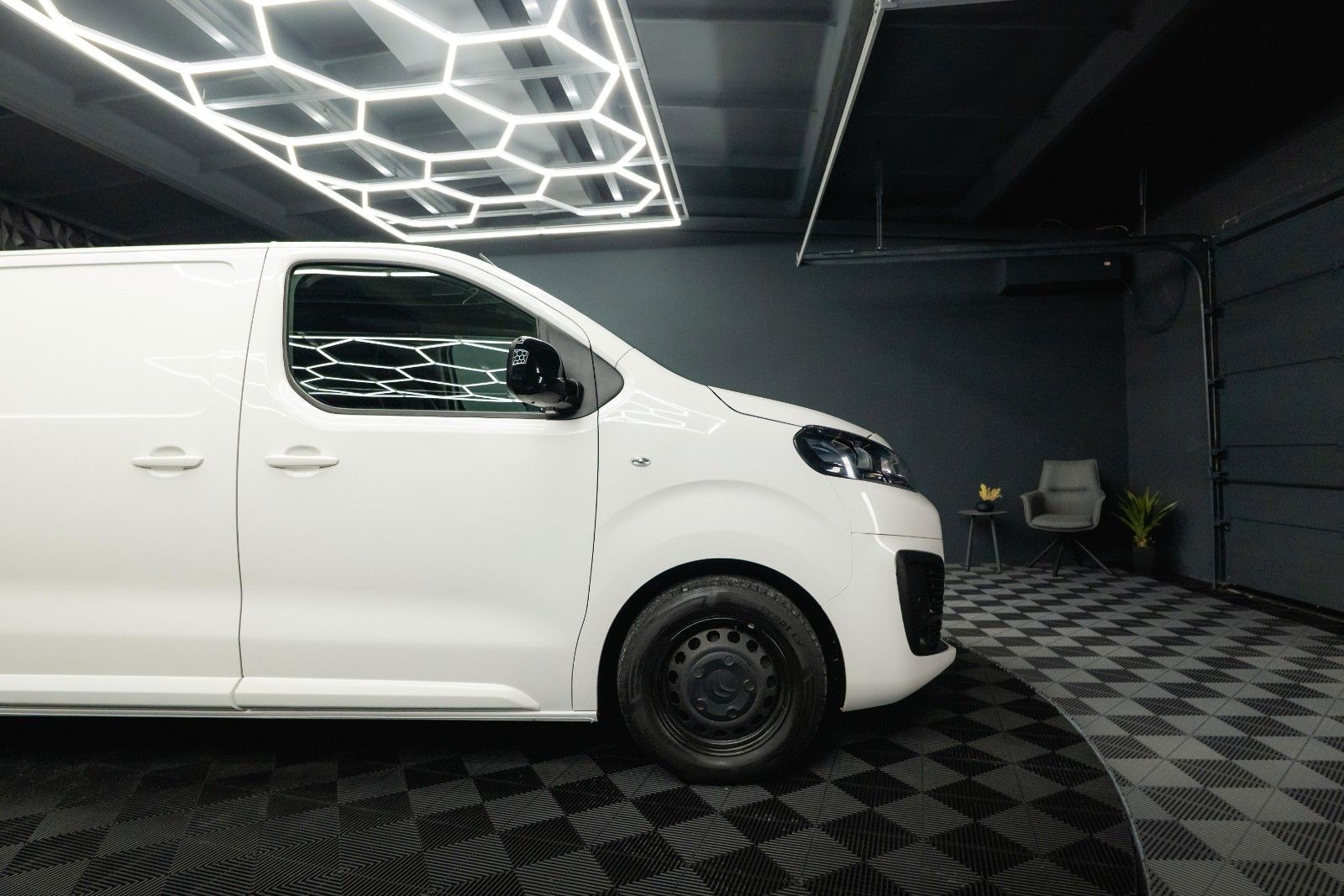 Fahrzeugabbildung Citroën Jumpy Kasten Club M Automatik *Regalsystem*360°*