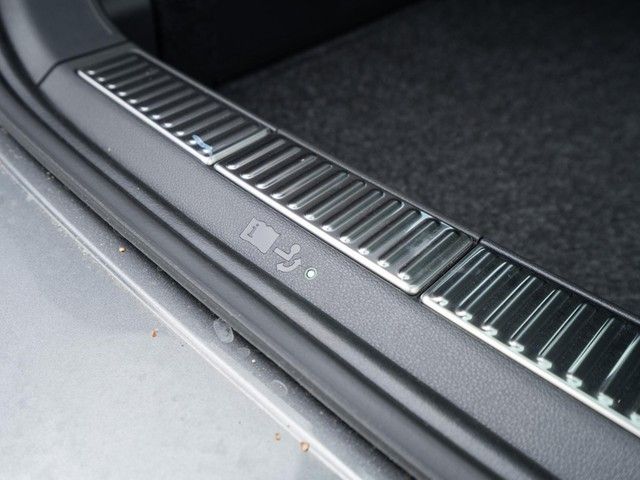 Superb Combi 2.0 TDI Style DSG AHK*MATRIX*360°