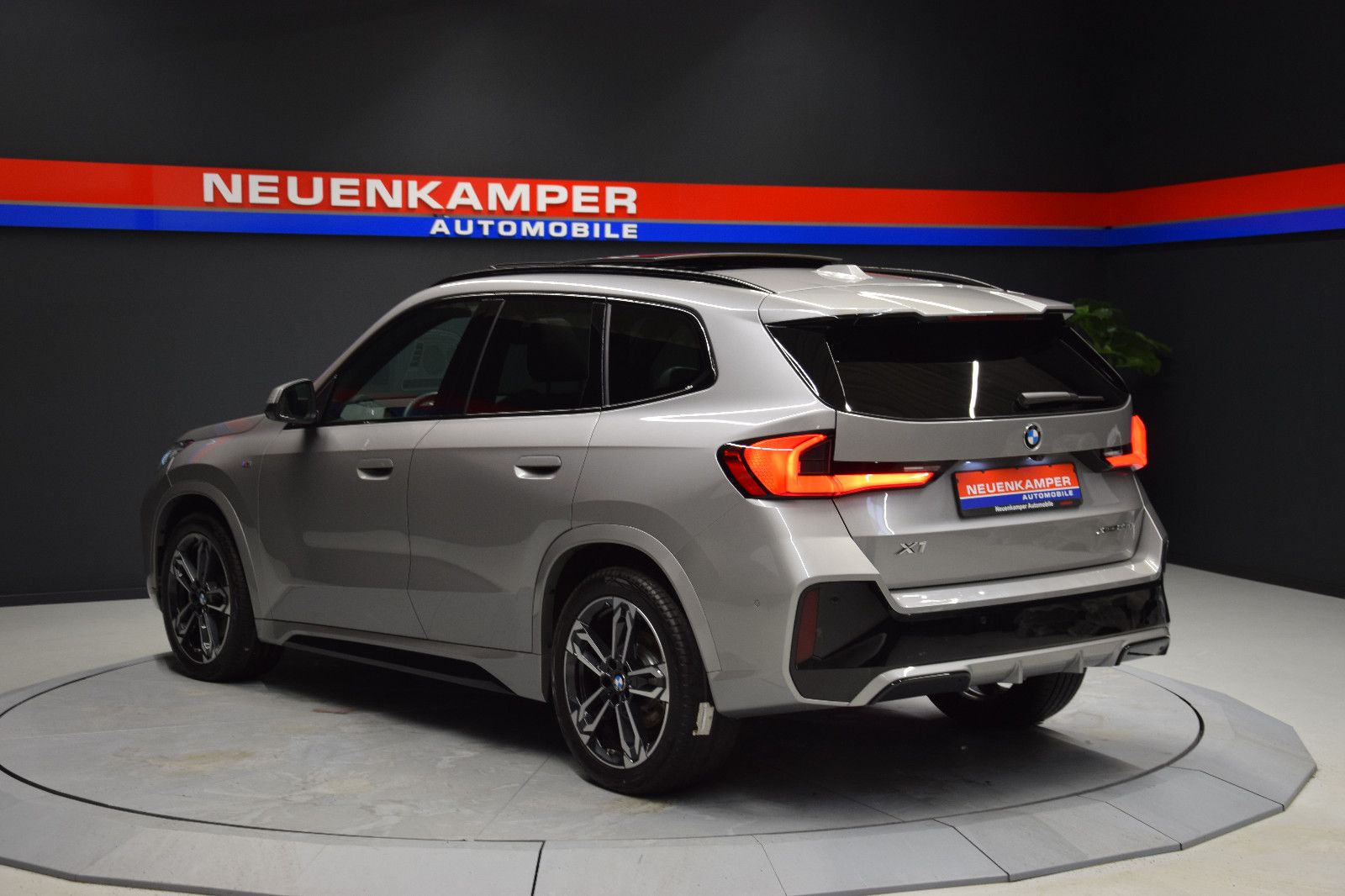 Fahrzeugabbildung BMW X1 23d xDrive M Sport Leder HuD Pano NP: 73.030€