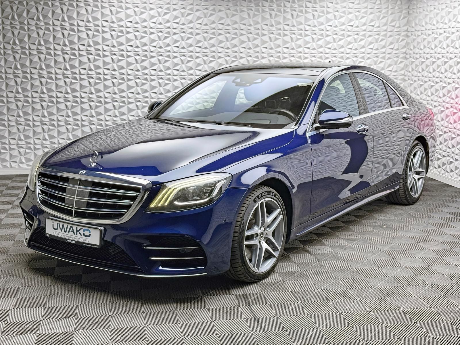 Fahrzeugabbildung Mercedes-Benz AMG 4MATIC/BURMES/HUD/PANO/DISTRO/3xTV/CHAUFFEUR