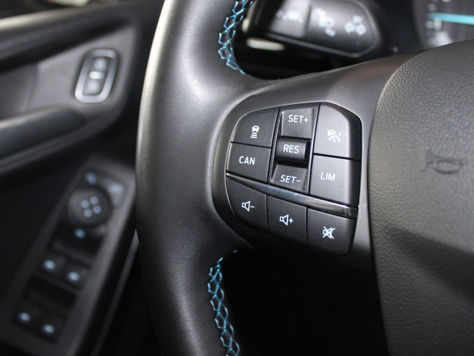 Fahrzeugabbildung Ford Fiesta Hybrid Active X LED ACC Winter + Park Pak