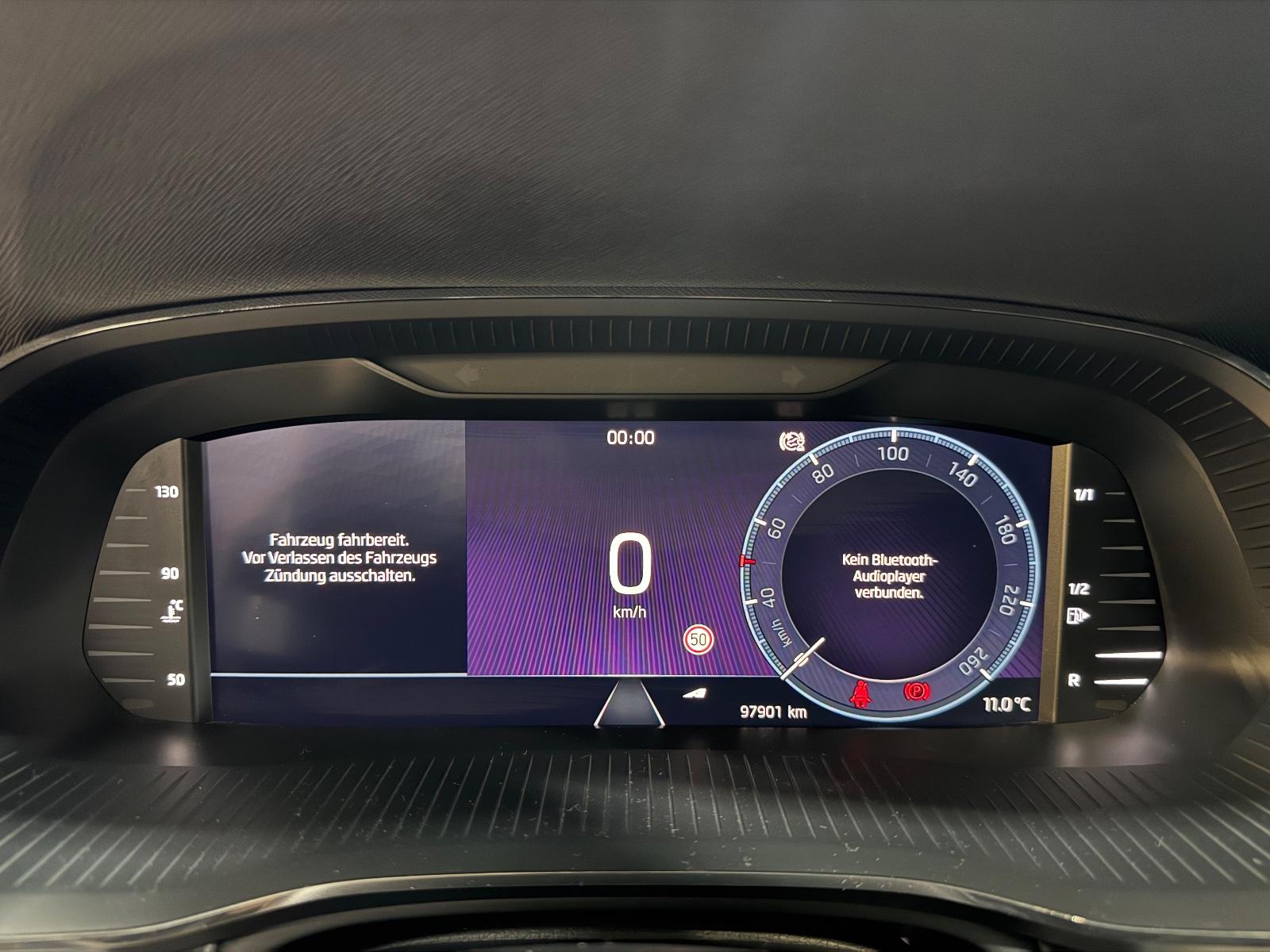 Skoda OctaviaCombiClever 2.0TDI DSG/STHEIZ/AHK/MATRIX