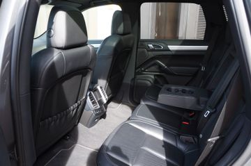 Porsche Cayenne - 12