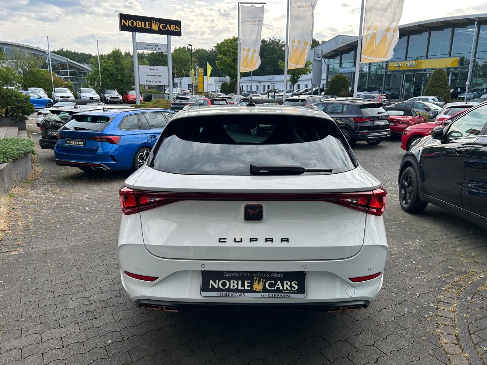 Fahrzeugabbildung CUPRA Leon Sportstourer VZ e-Hybrid NAV RFK SHZ 19"