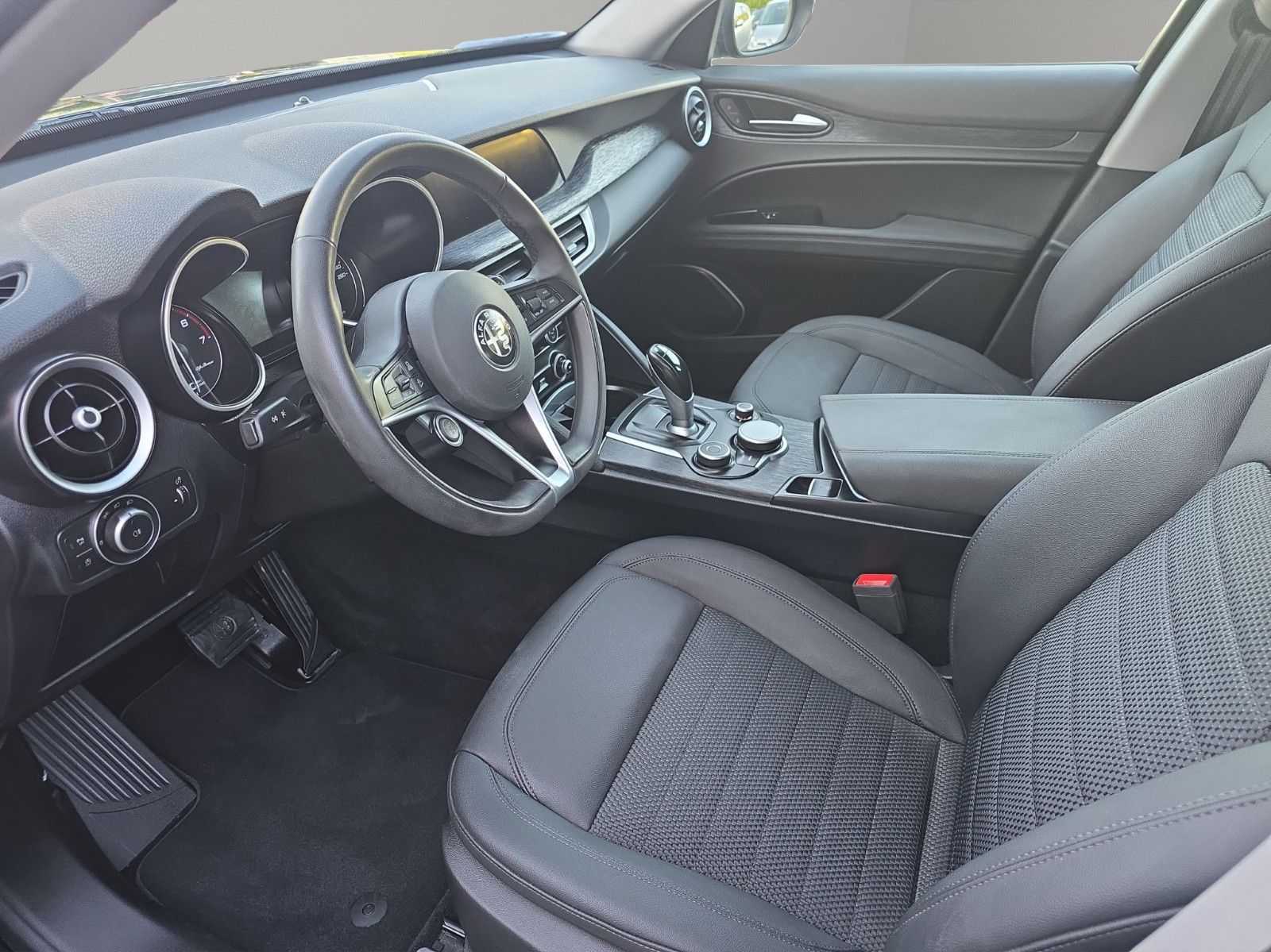 Fahrzeugabbildung Alfa Romeo Stelvio Super Q4 NAVI LEDER AUTOMATIK M+S