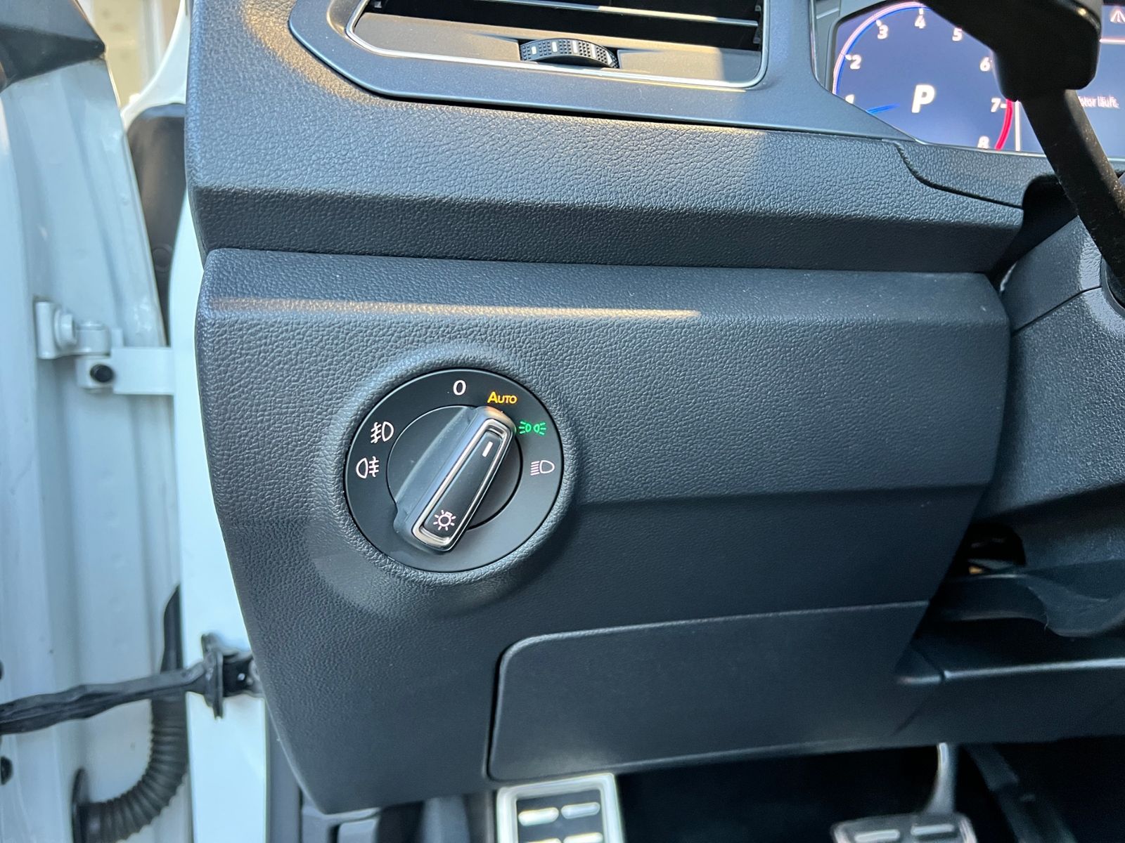 Fahrzeugabbildung Volkswagen T-Roc Cabrio R-Line Black AHK BEATS NAVI SHZ