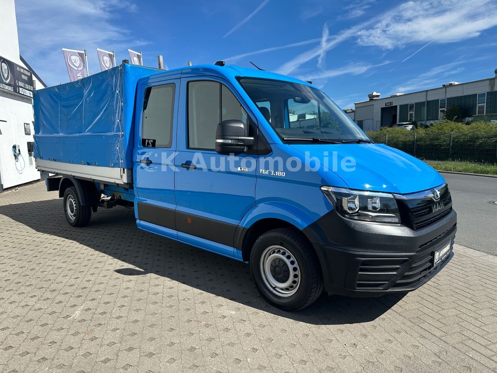 Fahrzeugabbildung MAN TGE 3.180 DoKa Pritsche/Plane 4X4/6 Sitze/AHK