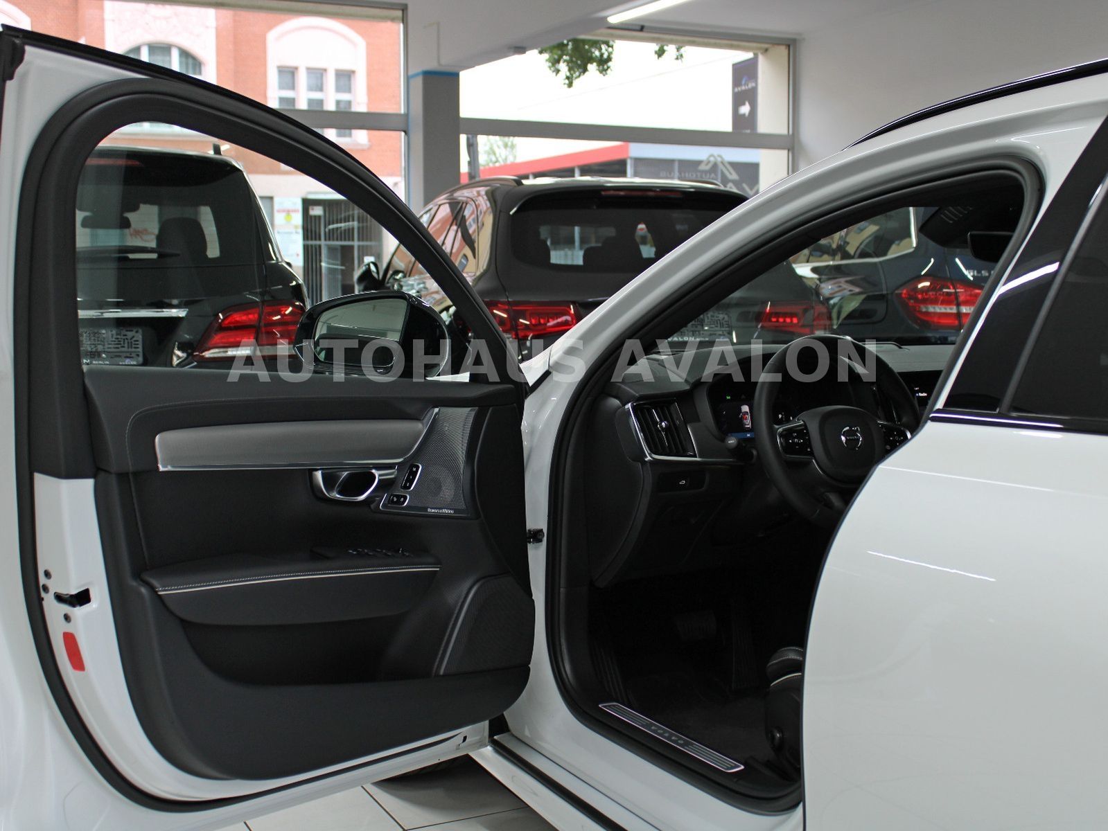 Volvo V90 AWD*Ultimate Dark*R-Design~B&W®~PANO~FOUR-C foto 14