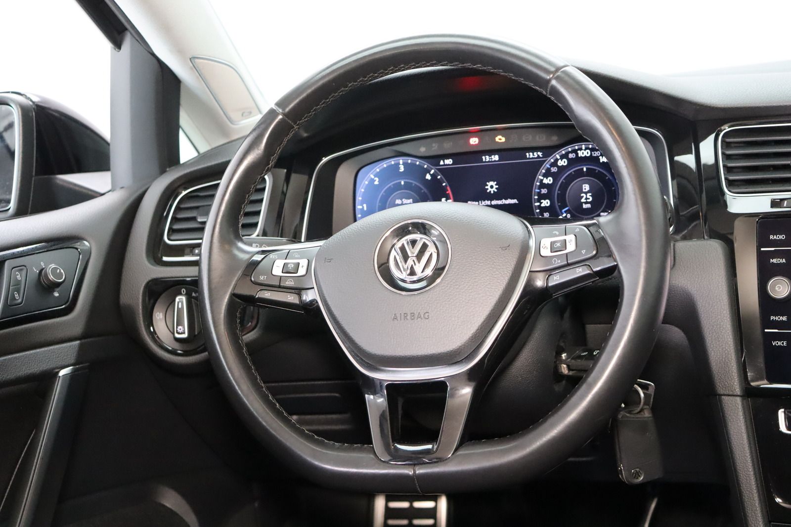 Fahrzeugabbildung Volkswagen Golf VII Sound * Standheizung * LED *