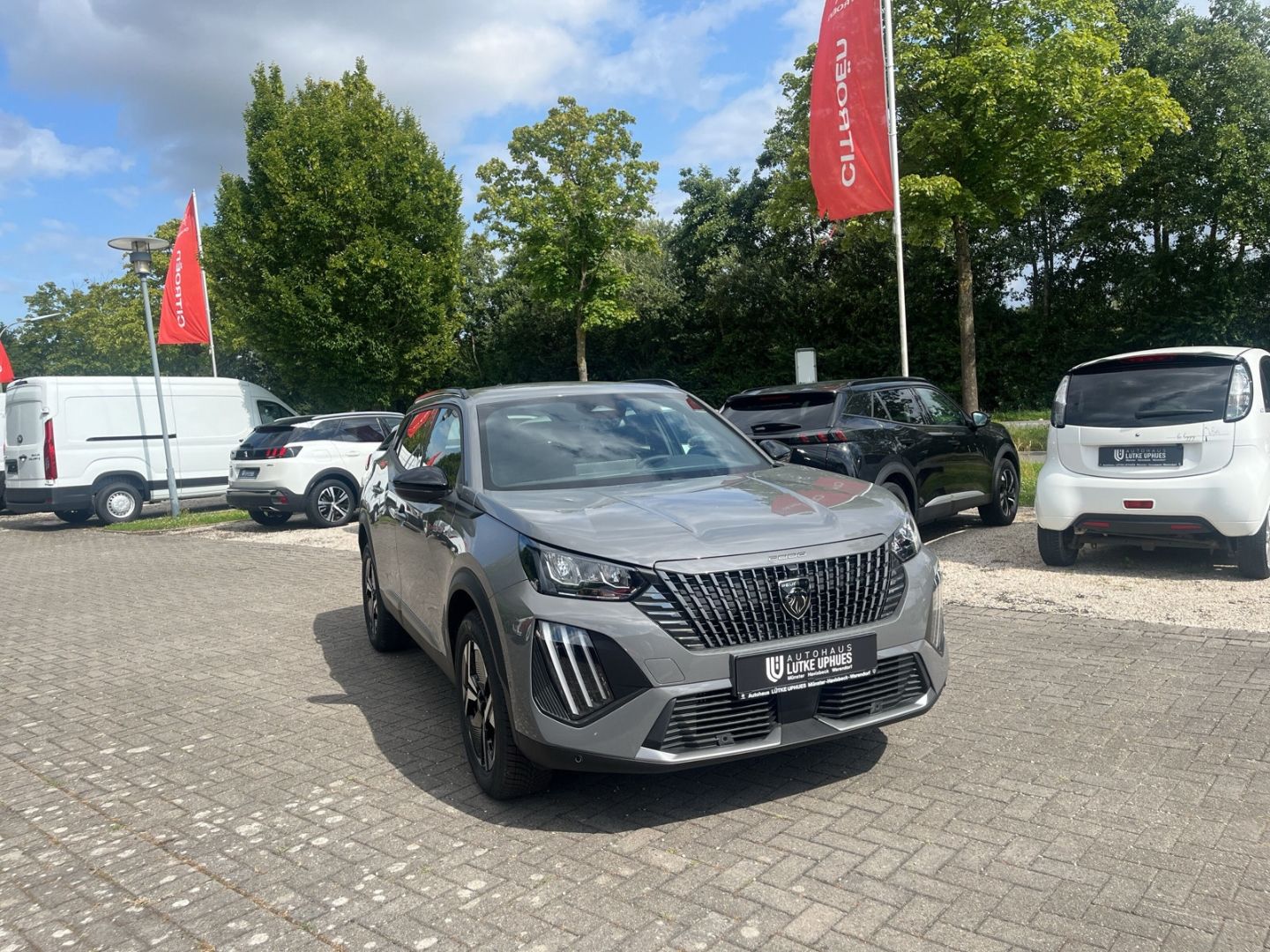 Fahrzeugabbildung Peugeot 2008 ALLURE HYBRID 145 e-DSC6 Navi LED ACC SHZ
