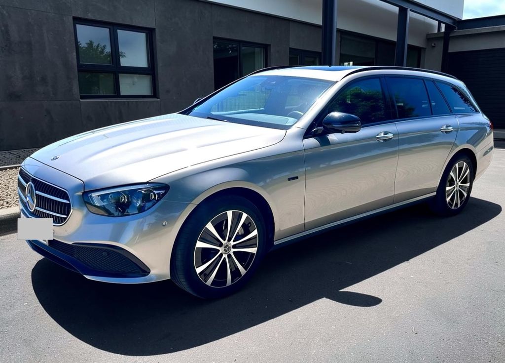 Image of Mercedes-Benz E 300