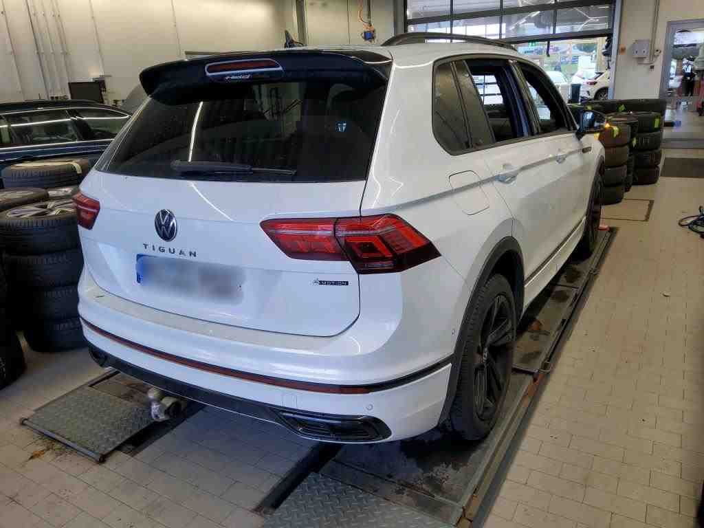 Fahrzeugabbildung Volkswagen Tiguan TSI R-Line DSG 4M Matrix AHK Navi AID ACC
