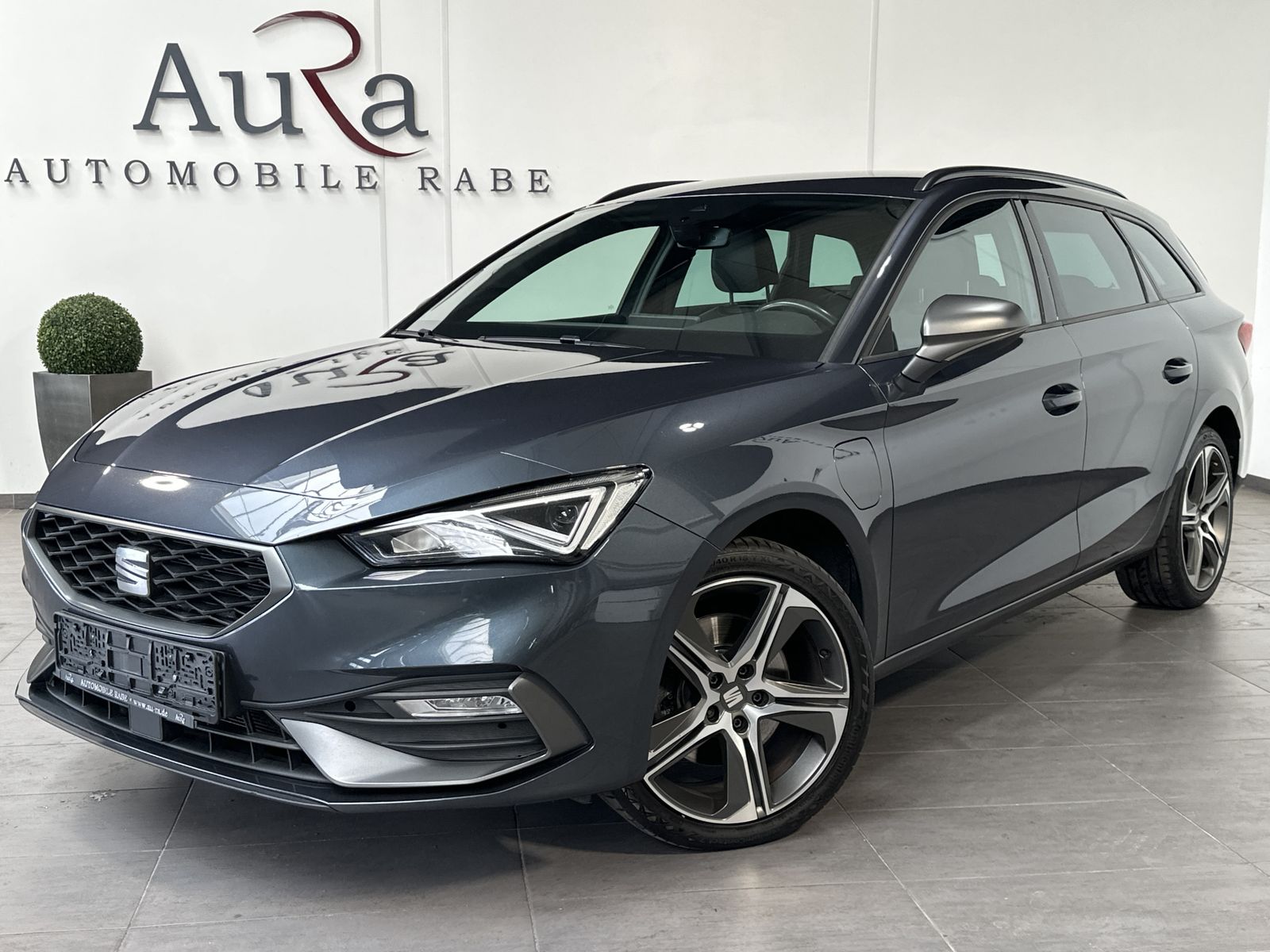 Fahrzeugabbildung SEAT Leon SpT FR e-Hybrid NAV+LED+AHK+18ZOLL+KESSY+VC