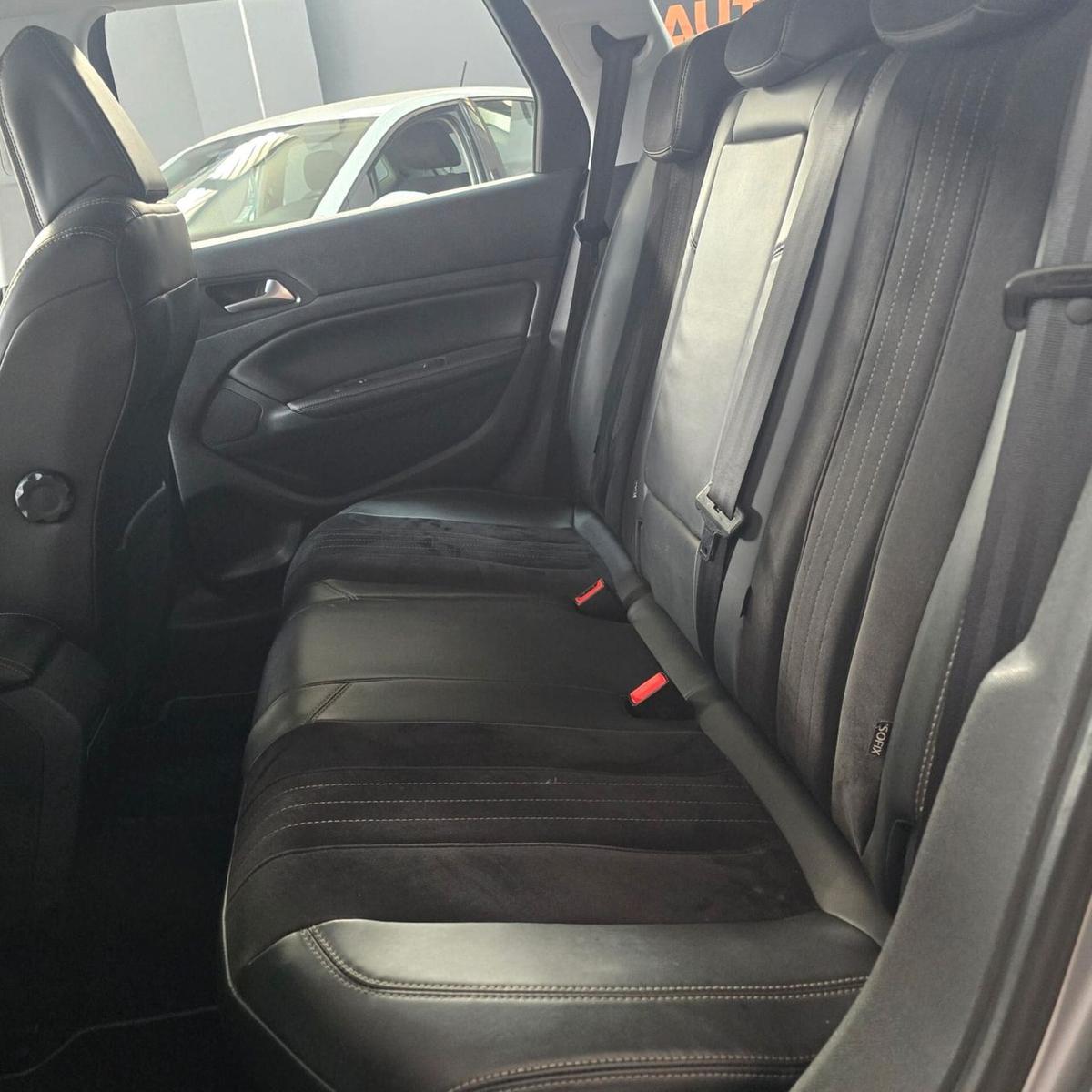 Peugeot 308 2015 — photo 11