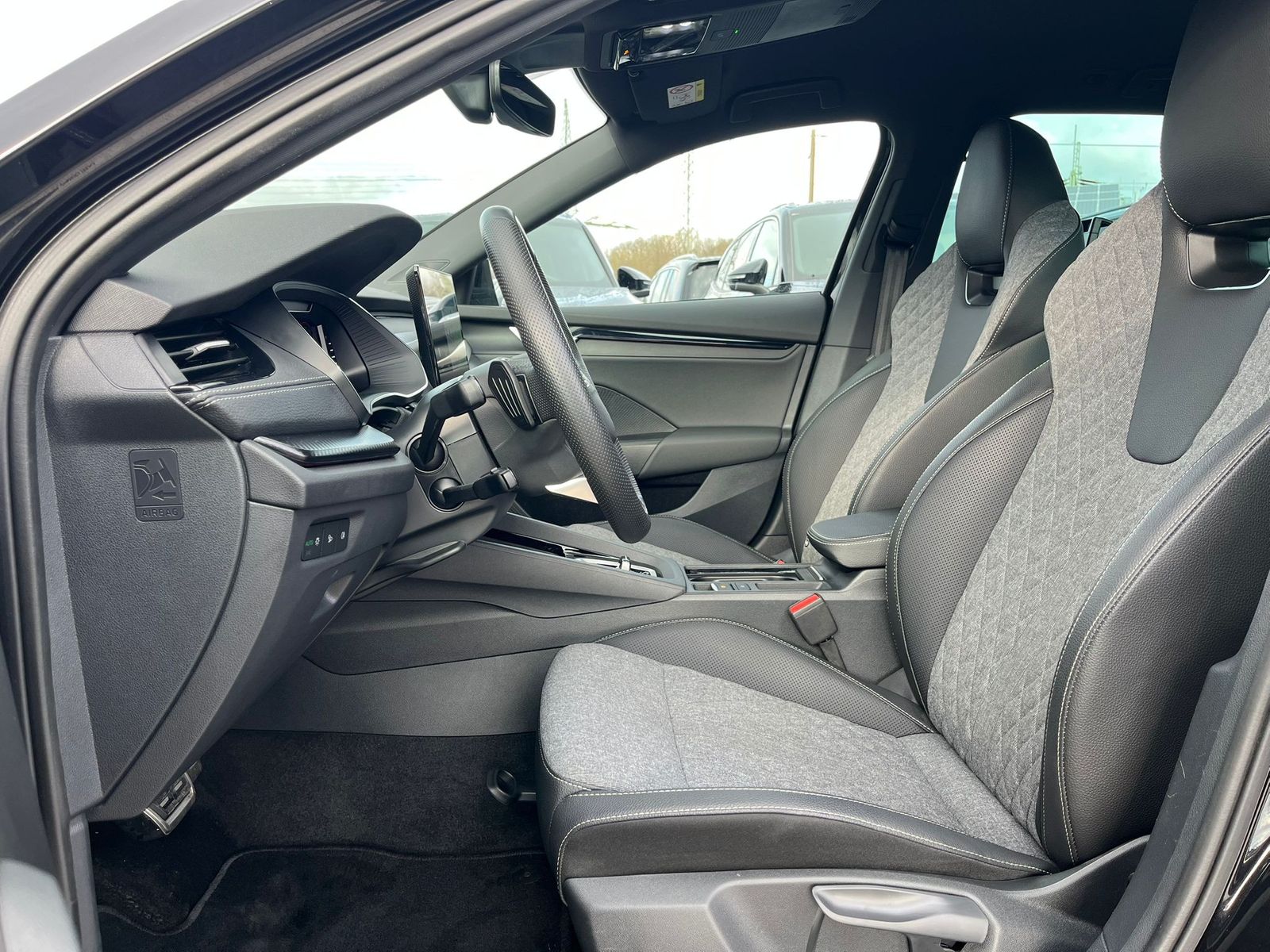 Fahrzeugabbildung SKODA Octavia 2.0 DSG Sportline MATRIX*AHK*CANTON*5J.G