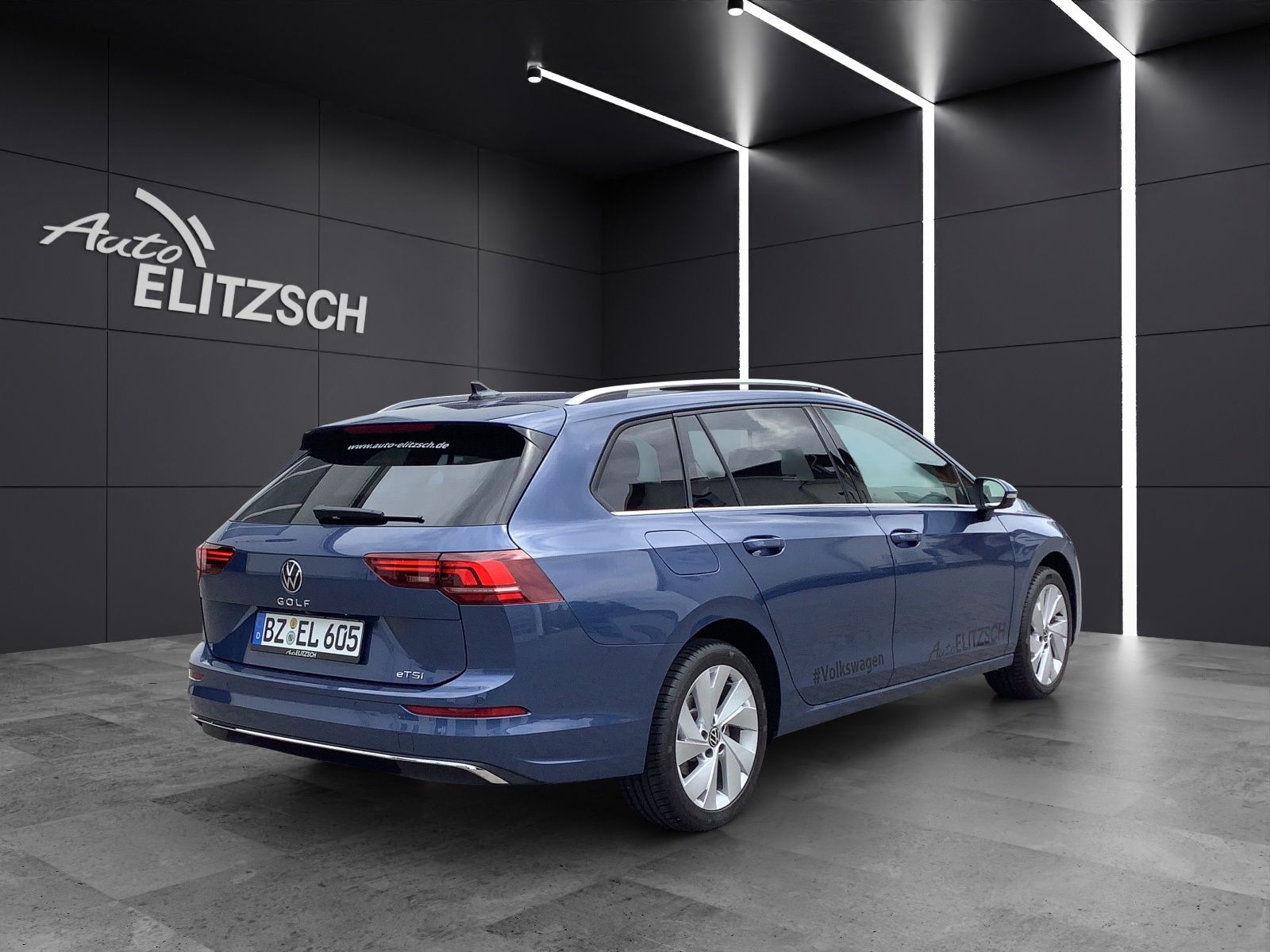 Fahrzeugabbildung Volkswagen Golf VIII Variant TSI Style AHK HuD PANO ACC 360