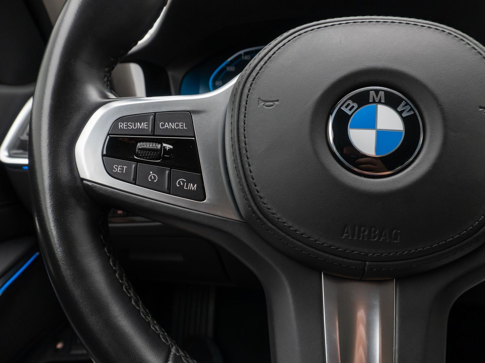 Fahrzeugabbildung BMW 330e Sport Line Laser HUD DAB PDC Komfort Alarm