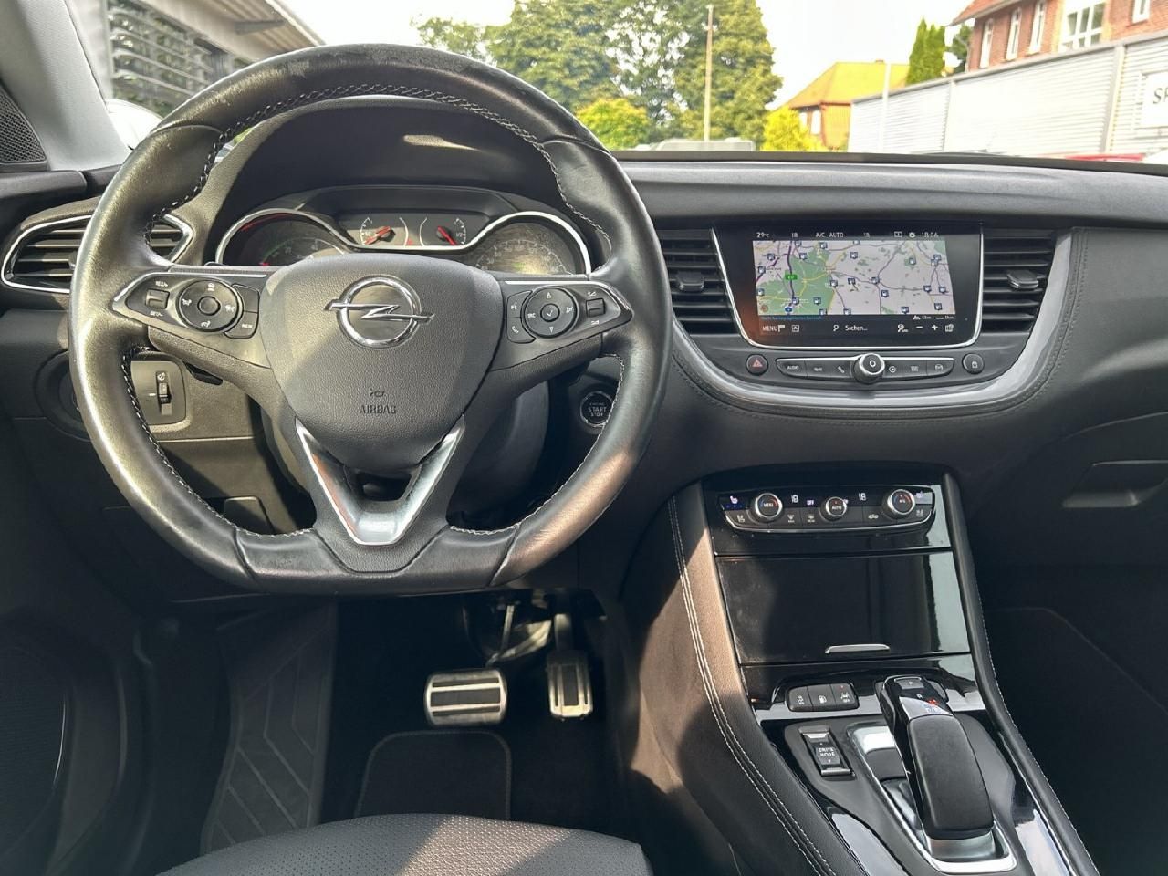 Fahrzeugabbildung Opel Grandland Business Innovation Plug-in-Hybrid
