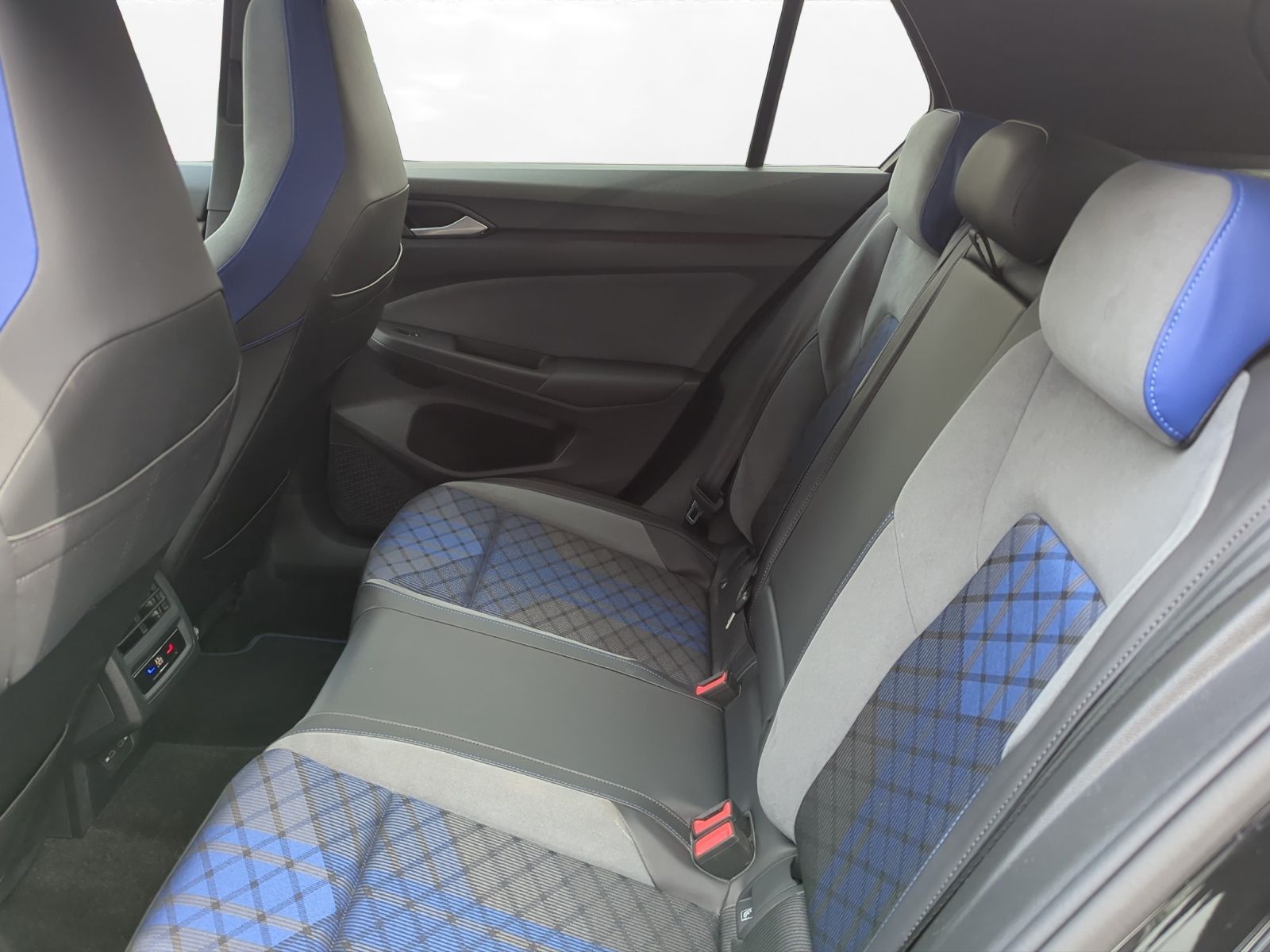 Volkswagen Golf VIII R 2.0 TSI Performance 4Motion Pano foto 3