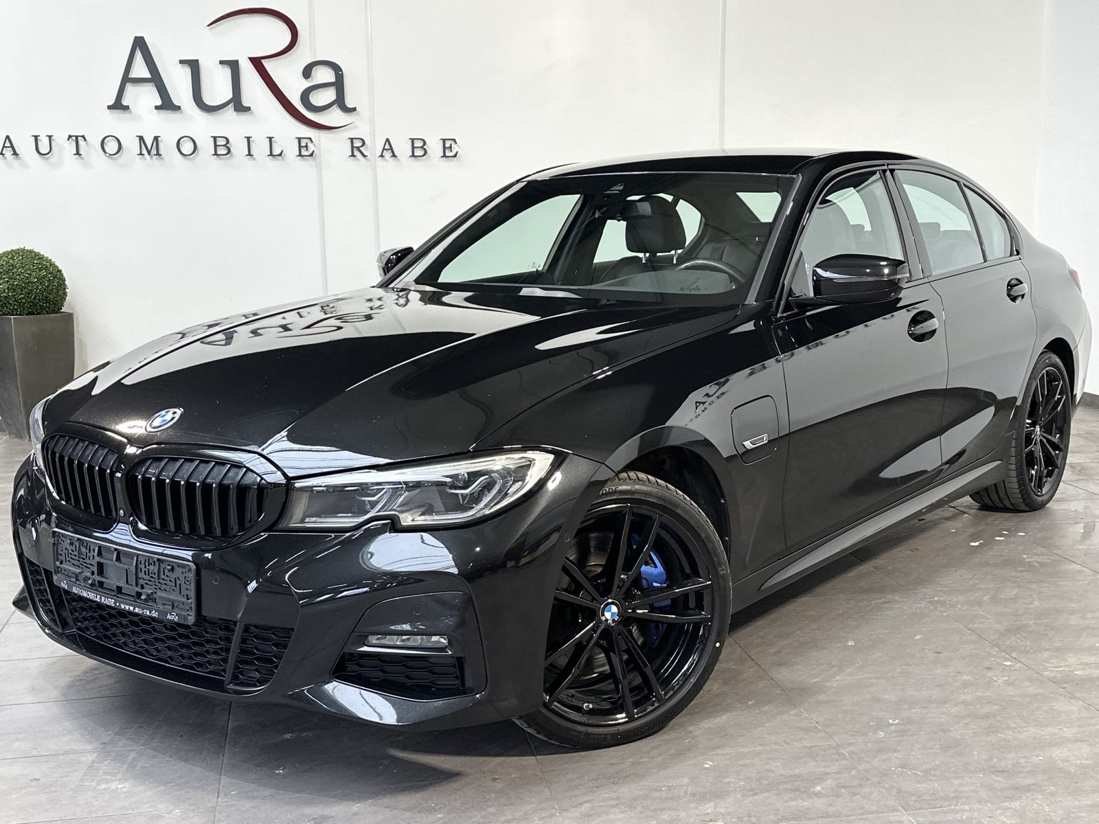 Fahrzeugabbildung BMW 330e xDrive M-Sport NAV+LASER+360°+HEAD-UP+19ZO