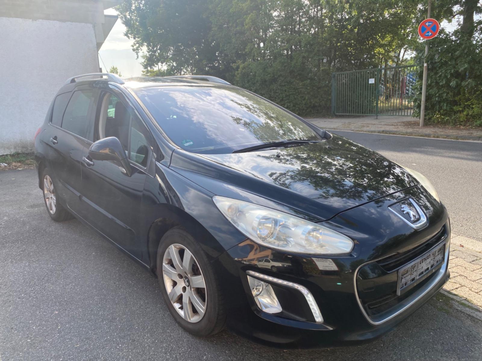 Peugeot 308 SW Active Panorama Kamera navi