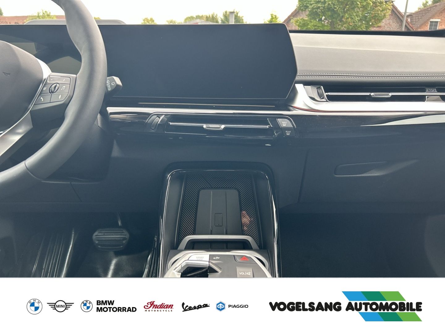 Fahrzeugabbildung BMW iX1 xDrive 30e xLine Park-Assistent HUD AD AHK-k