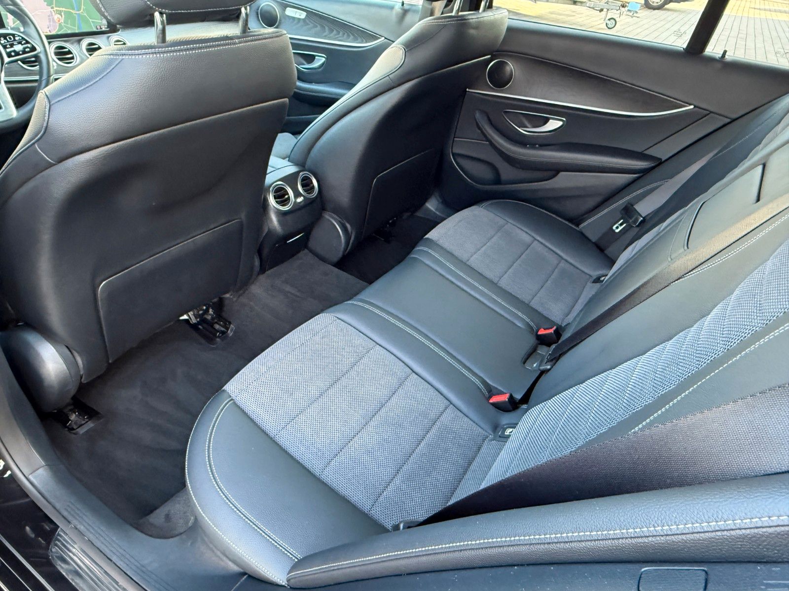 Fahrzeugabbildung Mercedes-Benz T-Modell E 200,Navi,Sitzh.