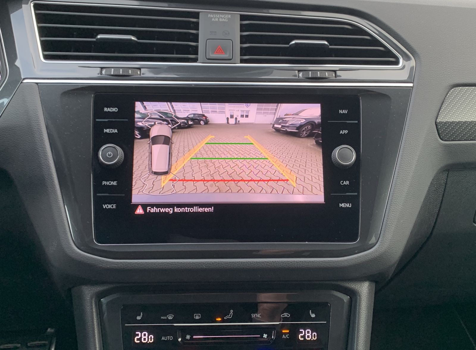 Fahrzeugabbildung Volkswagen Tiguan 2.0 TDI*R-Line*4Motion*Leder*AHK*Cam*Navi