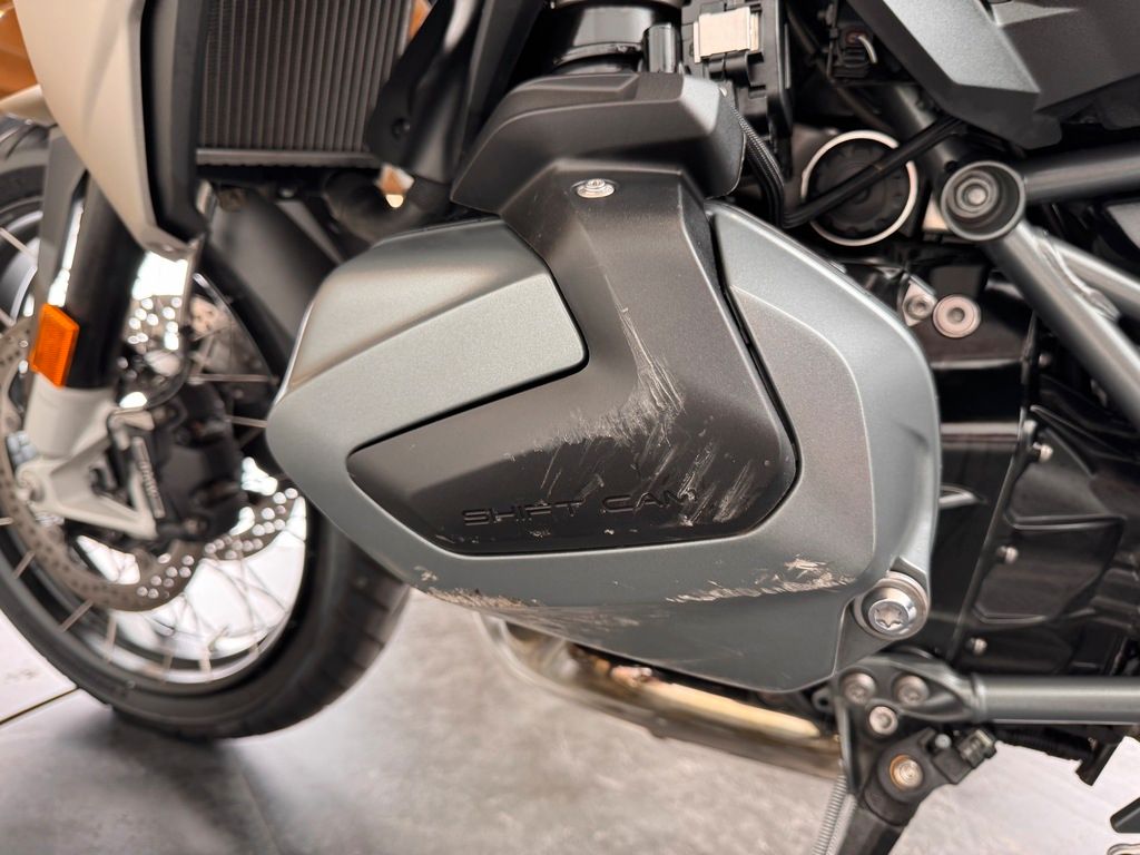 Fahrzeugabbildung BMW R1250 GS TRIPLE BLACK *4 PAKETE *VARIOKOFFER