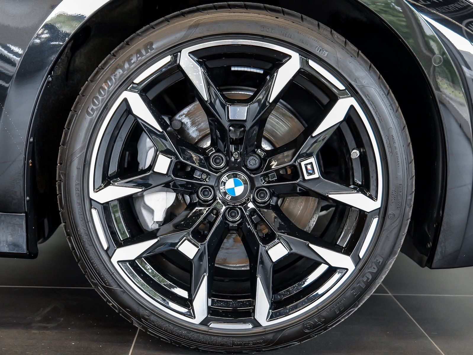 BMW 330 - Bild 4