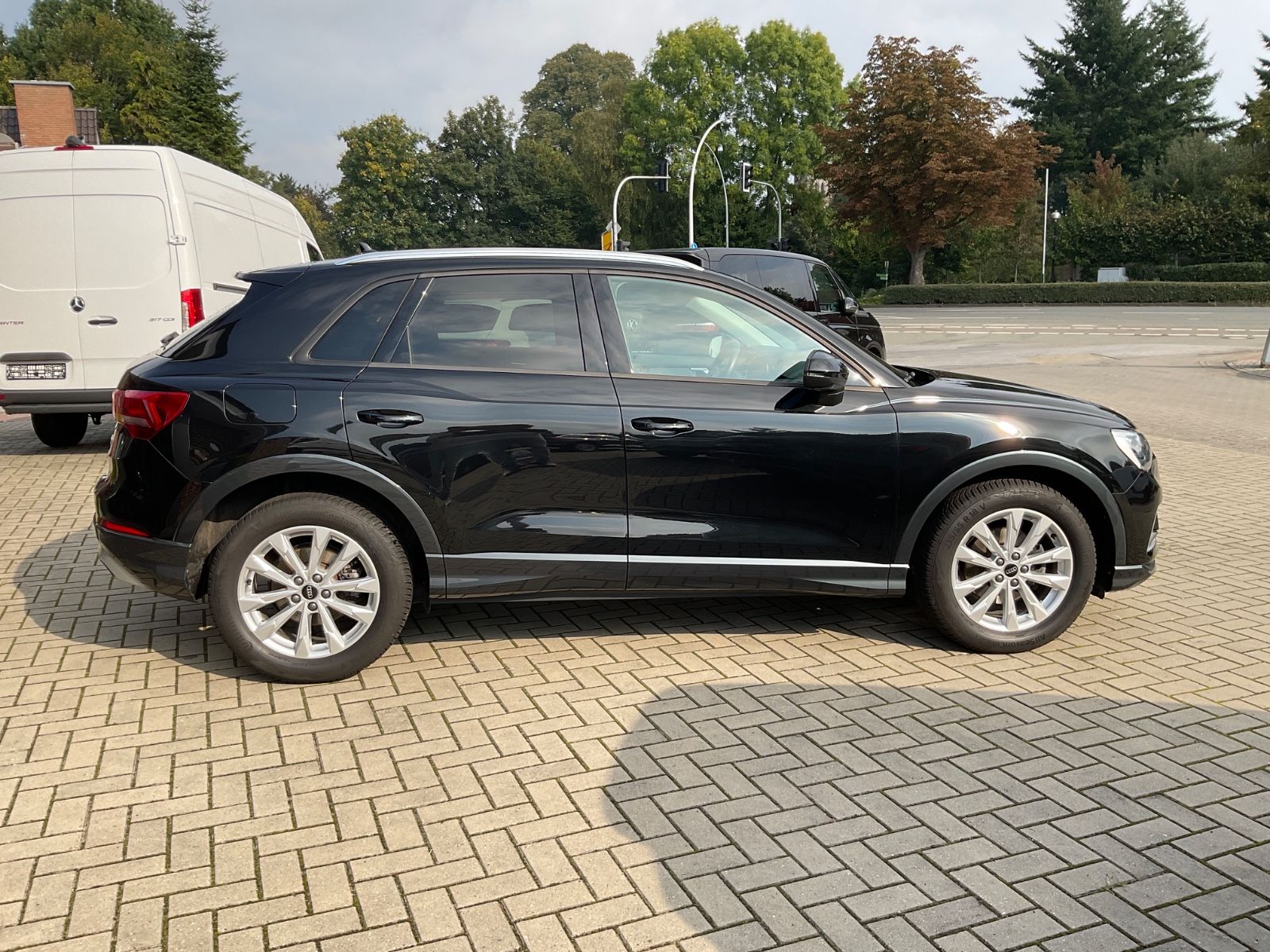 Fahrzeugabbildung Audi Q3 35 TDI S tronic,AHK,Kamera,GJR,LED