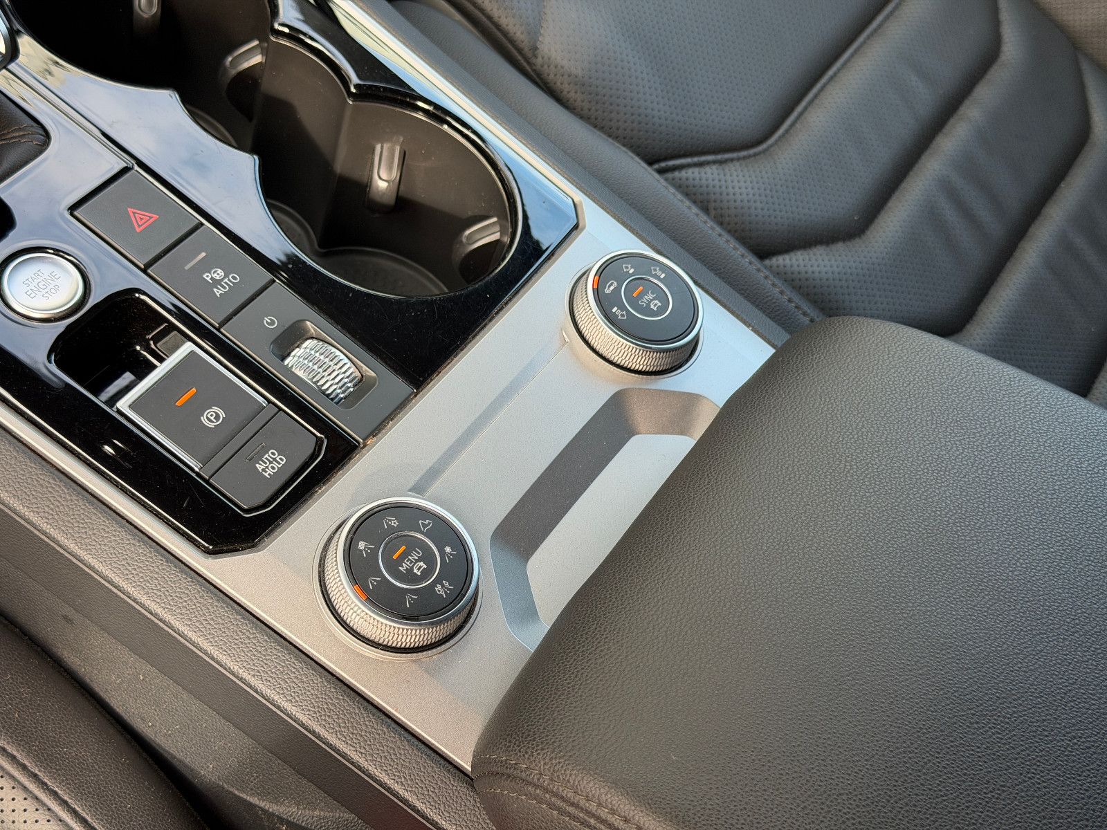 Fahrzeugabbildung Volkswagen Touareg SPORT/ 4Motion/VIRTUAL/AMBIENT/360''KAM