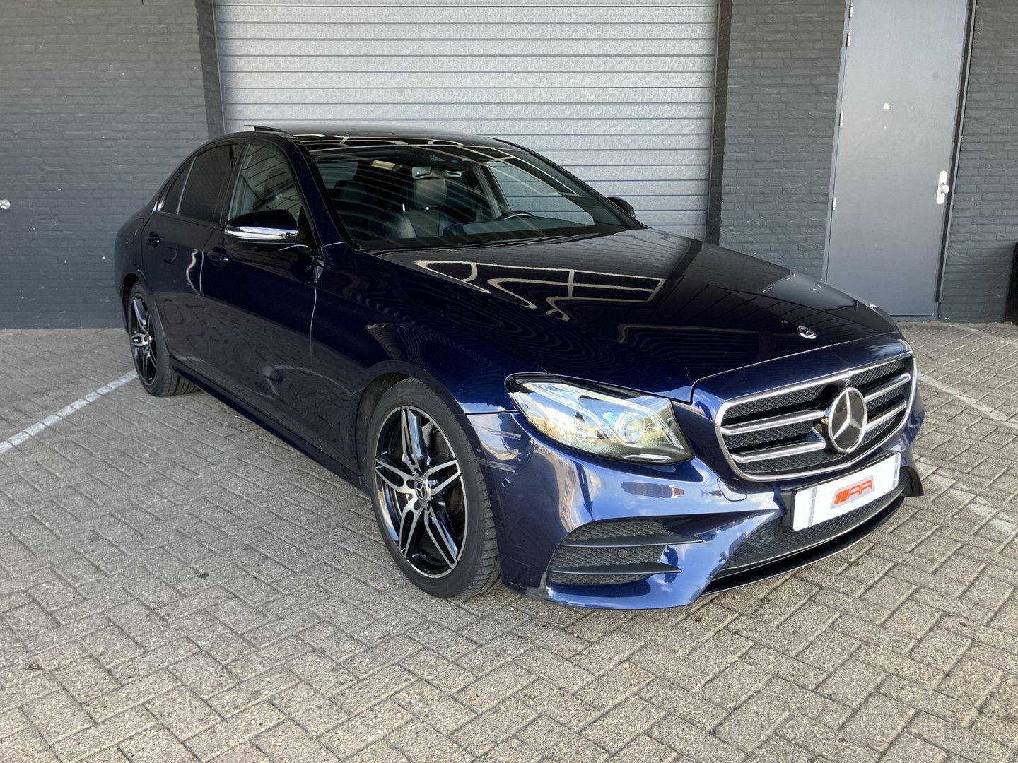 Mercedes-Benz E 220 d ///AMG-PANO-MAX VOLL !! imagem 2