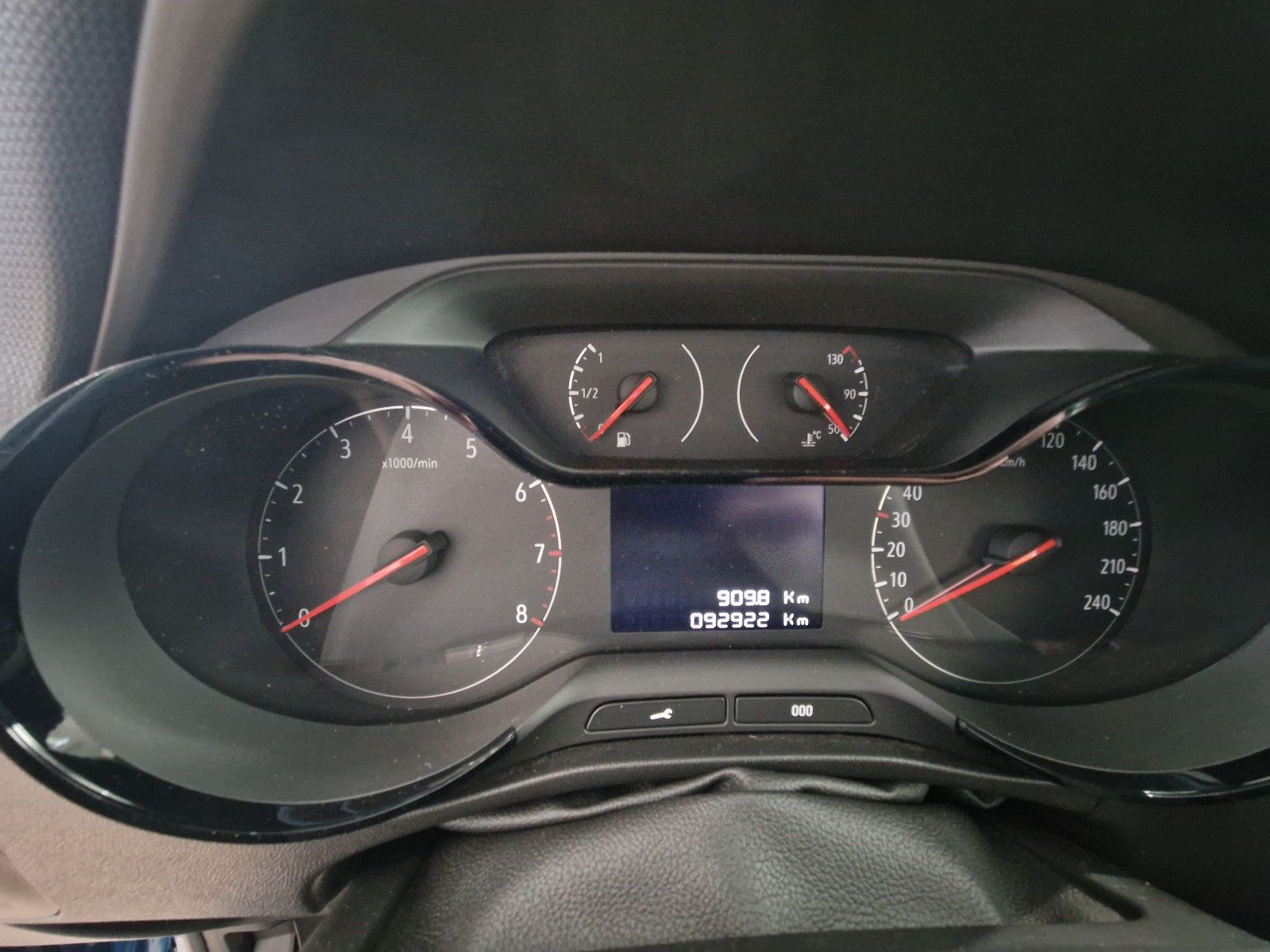 Fahrzeug 13 Fahrzeugabbildung Opel Crossland (X)