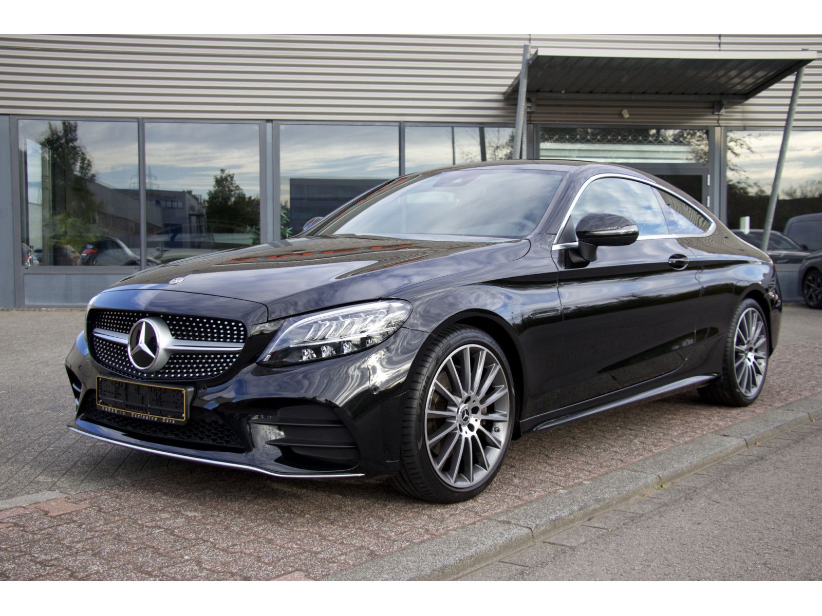 Mercedes-Benz C 180 Coupe AMG Line Navi LED 19" Standheizung imagem 2
