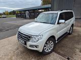 Mitsubishi Pajero 3,2 DI-D 4WD Edition 100 Automatik Ed... - gebrauchte Mitsubishi Pajero aus dem Jahr 2017