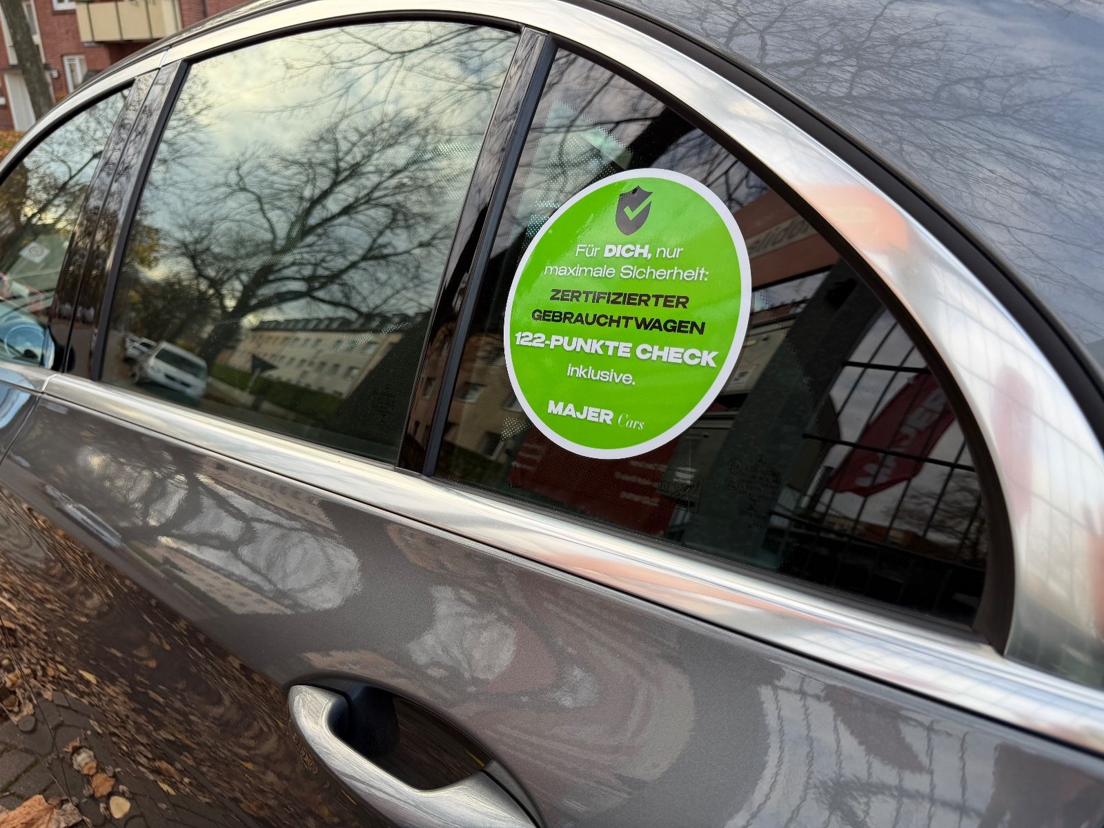 Fahrzeugabbildung Mercedes-Benz E 300e Avantgarde 4Matic*LED*KAMERA*TEILLEDER*