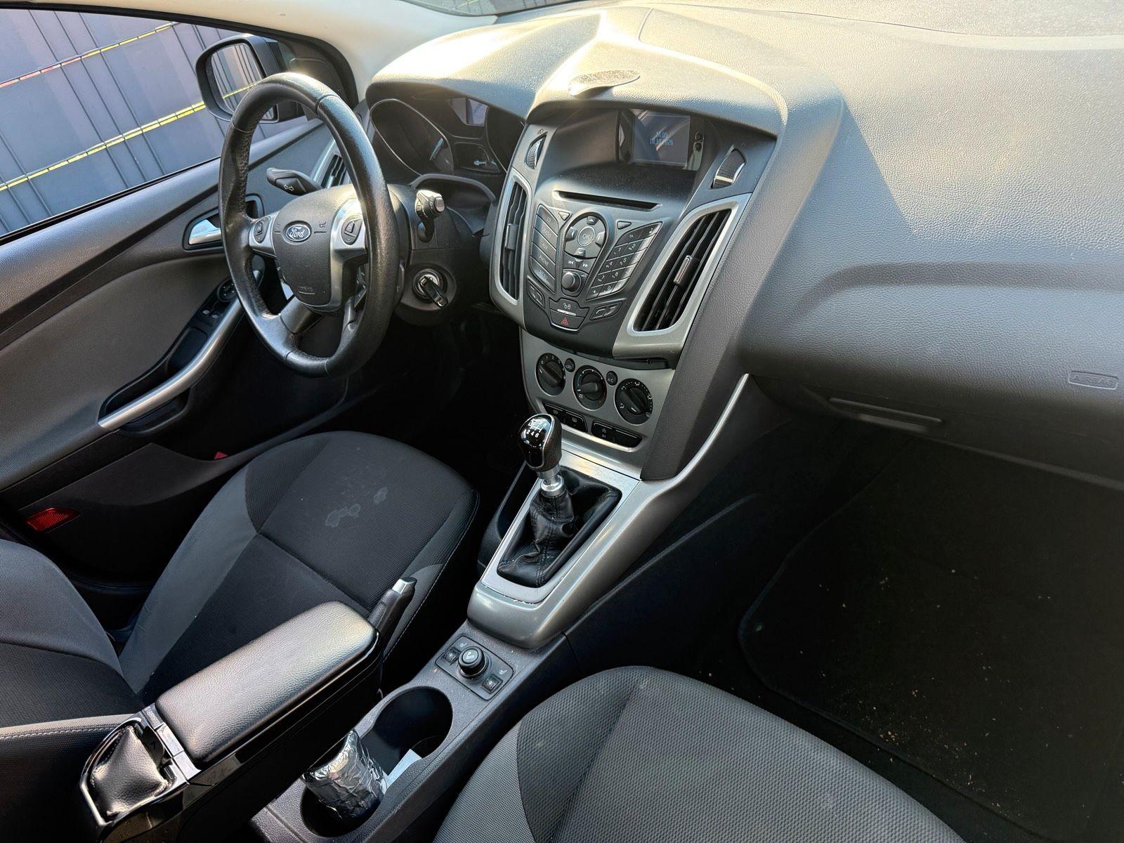 Ford Focus 2011 — photo 6