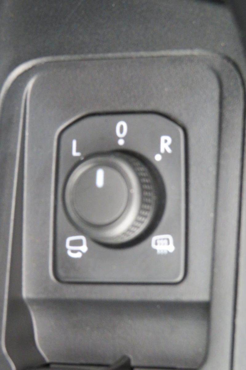 Fahrzeugabbildung Volkswagen T-Roc Life AHK ACC SITZH GJ NAVI APP 1.HD