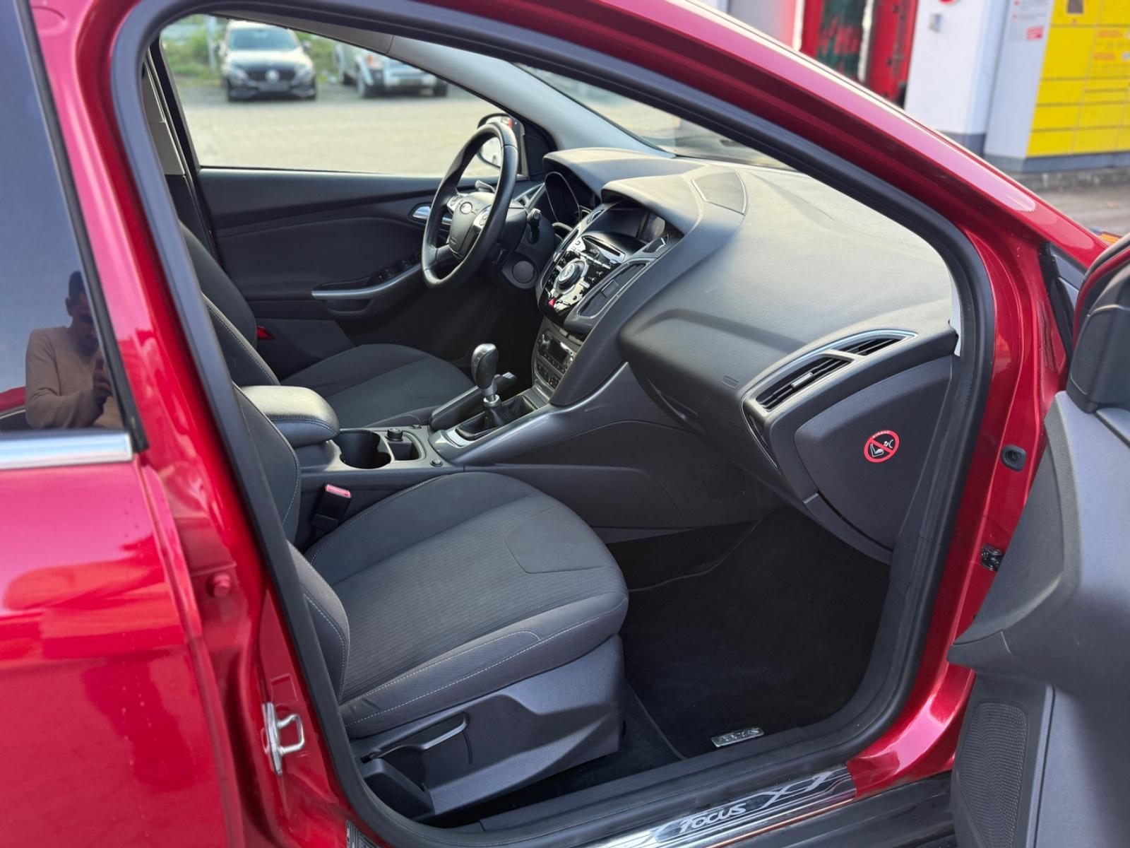 Ford Focus 2011 — photo 12