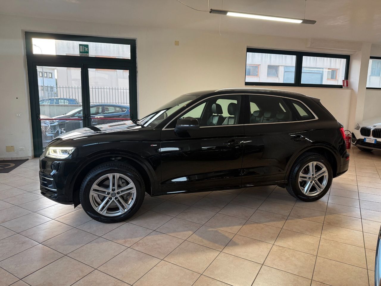 Audi Q5 40 TDI quattro S tronic line plus Matrix imagem 2