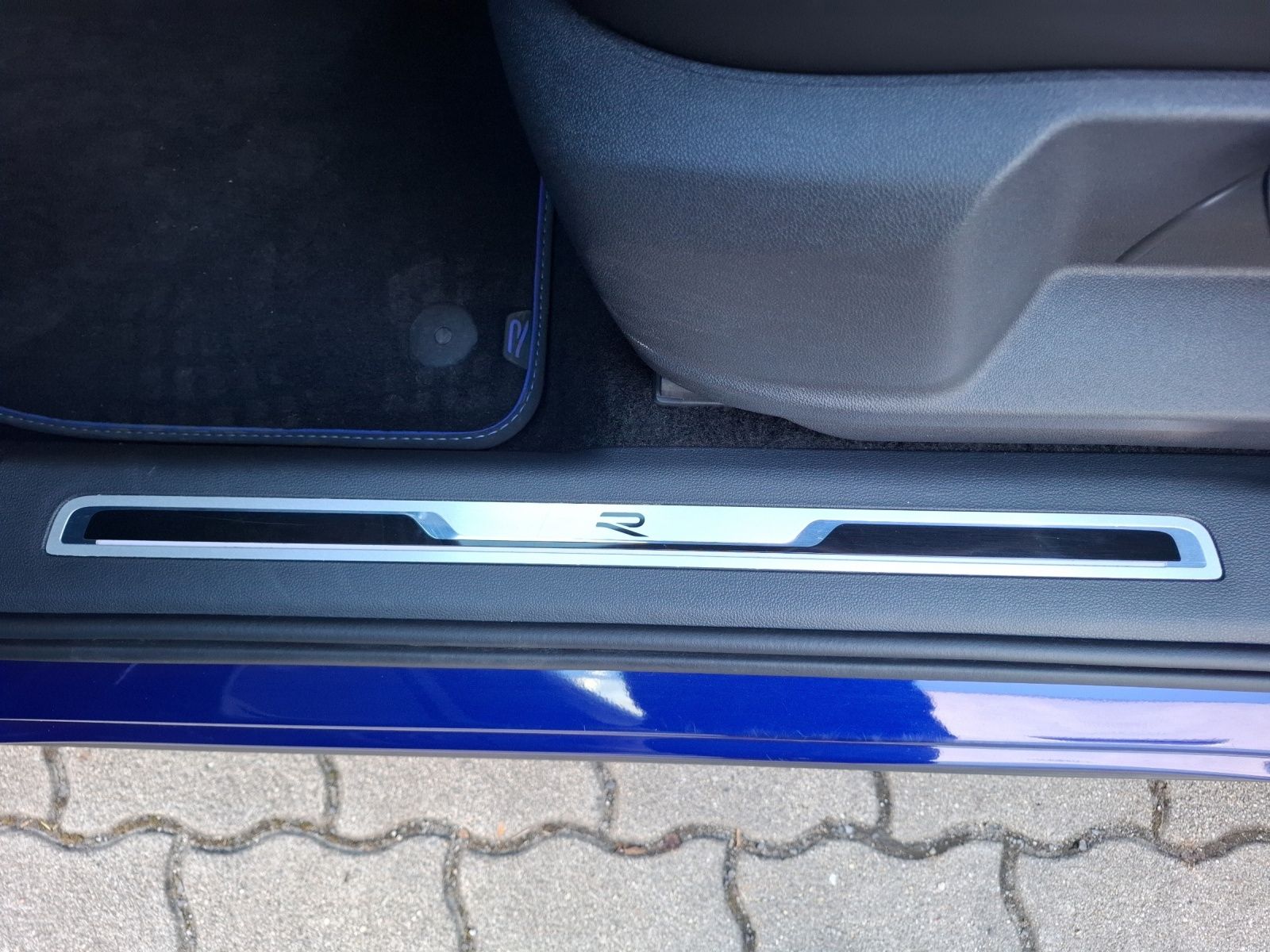 Fahrzeugabbildung Volkswagen Tiguan R DSG 4M Matrix AHK Navi AID ACC RFK SH 2