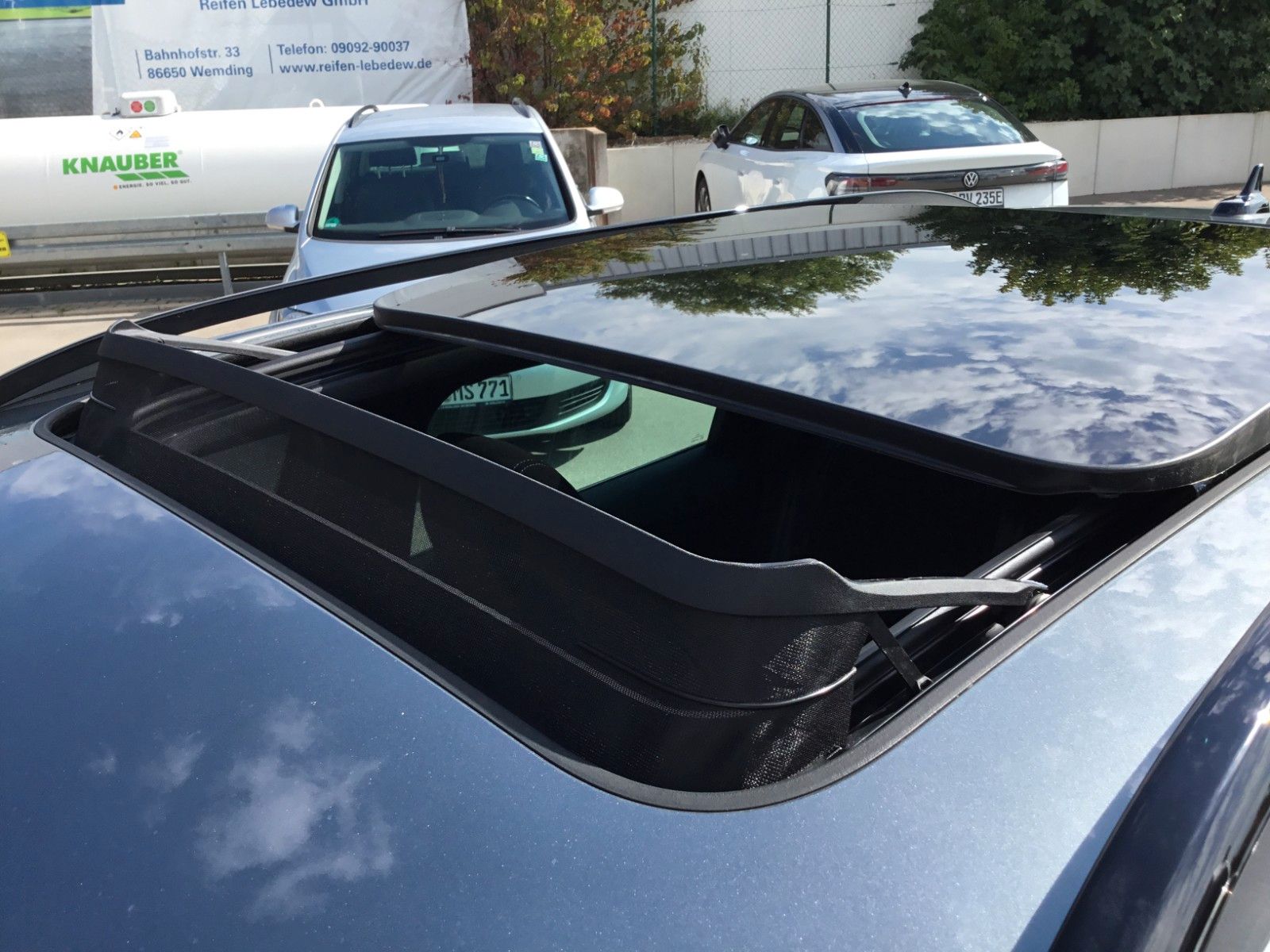 Fahrzeugabbildung SKODA Karoq 2.0l TSI DSG 4x4 Sportline+AHK+Matrix+Pano