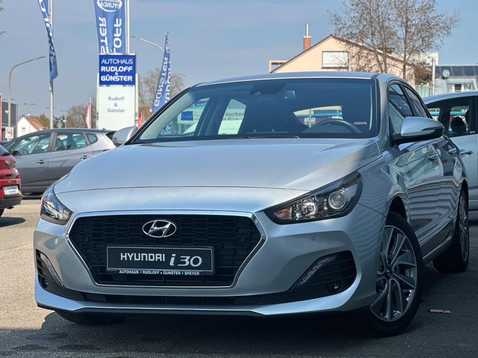 Hyundai i30 1,4 FASTBACK NAVI/CAM/SHZ/PDC V.H/GARANTIE