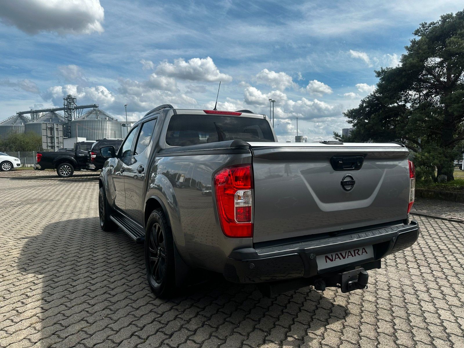 Fahrzeugabbildung Nissan N-Guard Double Cab/SH Gepflegt/Optik,Technik Top