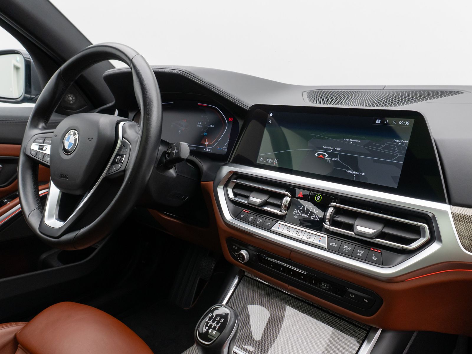 Fahrzeugabbildung BMW 320d Sport Line Panorama Kamera HUD DAB H/K AHK