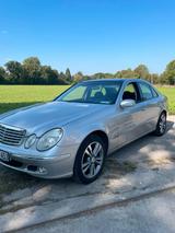 Mercedes-Benz Mercedes E200 mit Gasanlage - Mercedes-Benz E 200 mit LPG-Antrieb