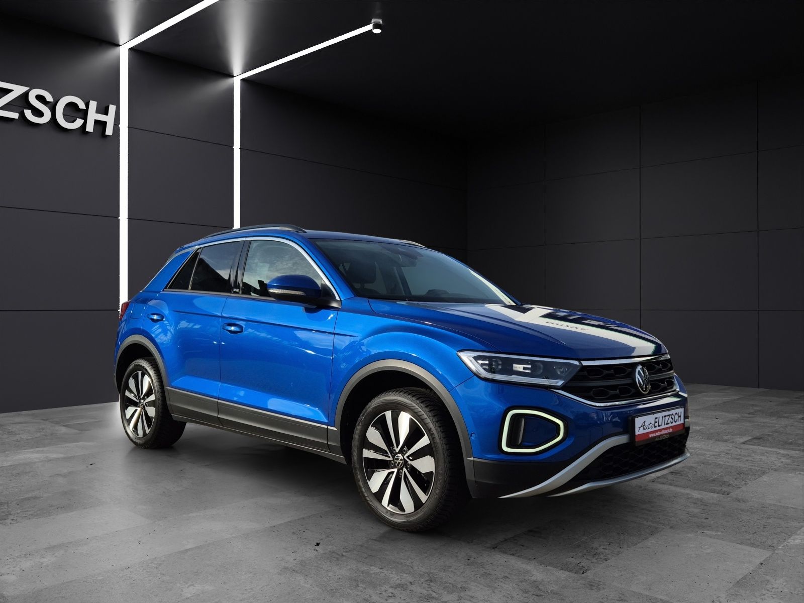 Fahrzeugabbildung Volkswagen T-Roc TSI Move AHK Navi LED AID ACC Park-Assist