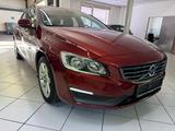 Volvo V60 Kombi Momentum *Navigation*PDC* - rote Volvo V60